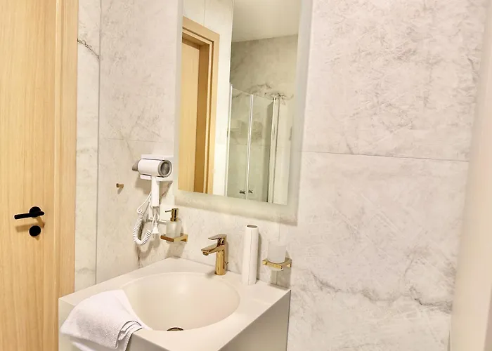 Luxury Rooftop Legrand With Balcony *