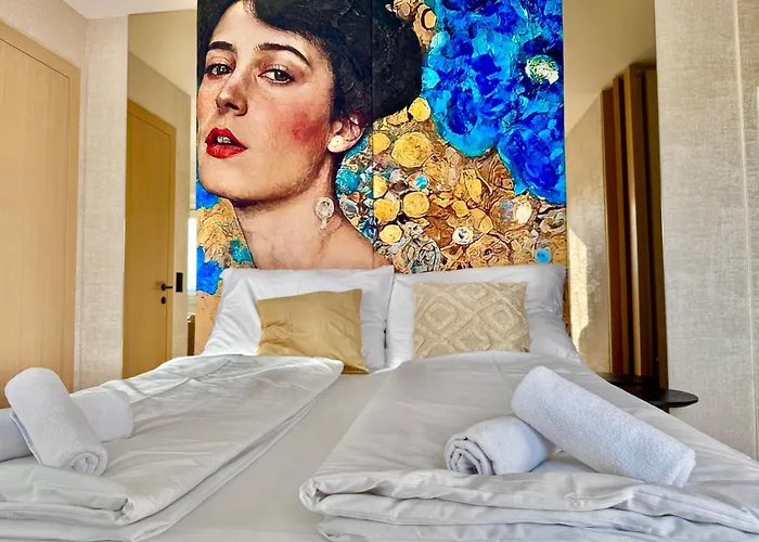Luxury Rooftop Legrand With Balcony *