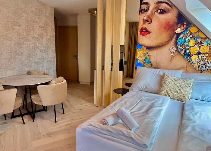 Luxury Rooftop Legrand With Balcony Apartman