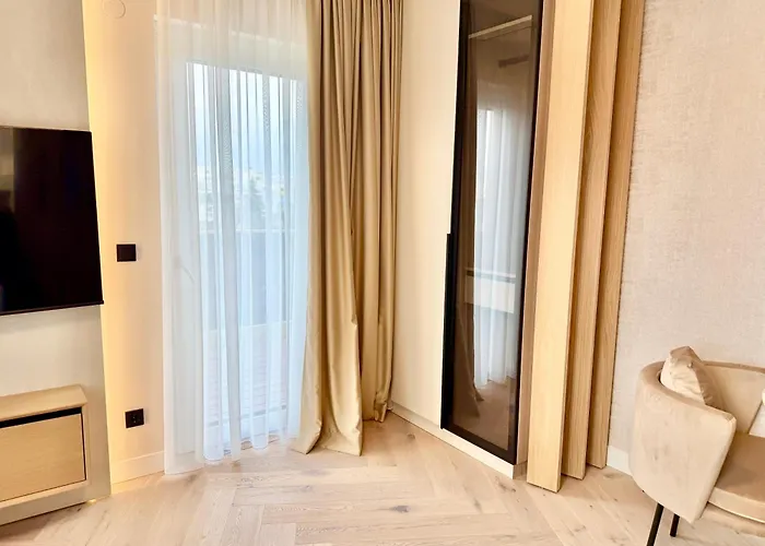 Luxury Rooftop Legrand With Balcony