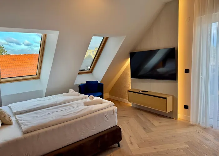 Luxury Rooftop Legrand With Balcony Bécs